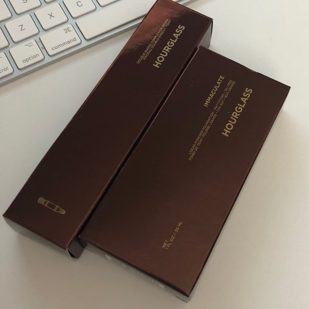 Hourglass Brand New (Duo) - Foundation & Brush